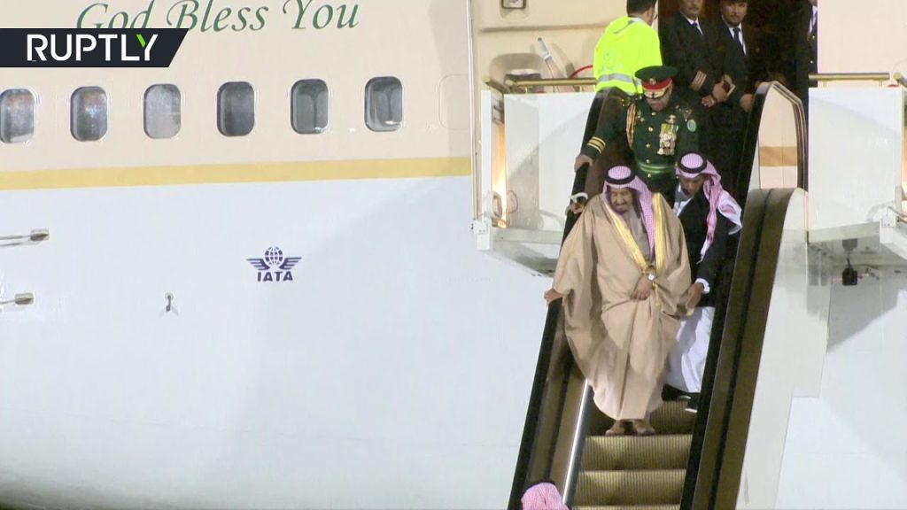 WATCH | Saudi king gets stuck when his golden escalator breaks down